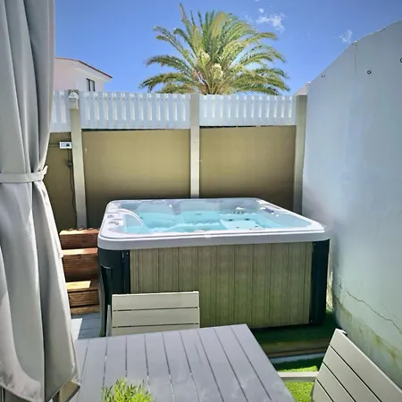 Sukka - Elegant - Community Pool Access *