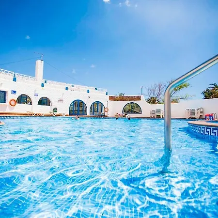 Sukka - Elegant - Community Pool Access *