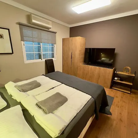 Sukka - Elegant - Community Pool Access *