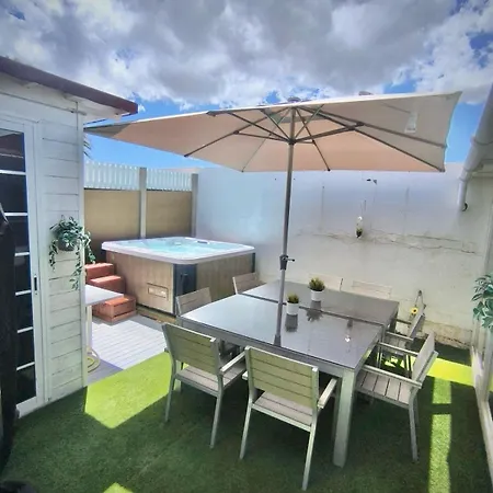 Sukka - Elegant - Community Pool Access Telde